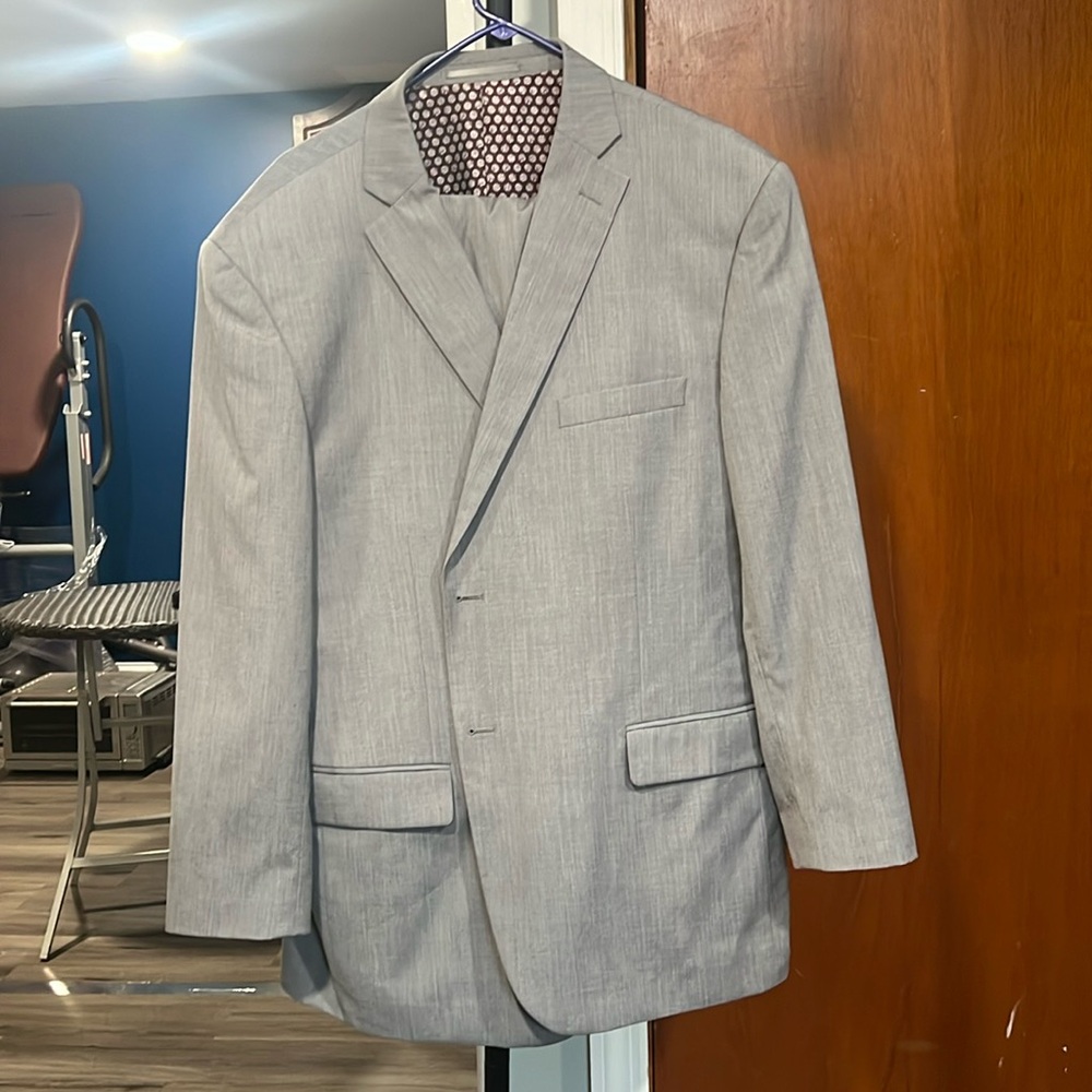 Mens Grey Suit (48R)